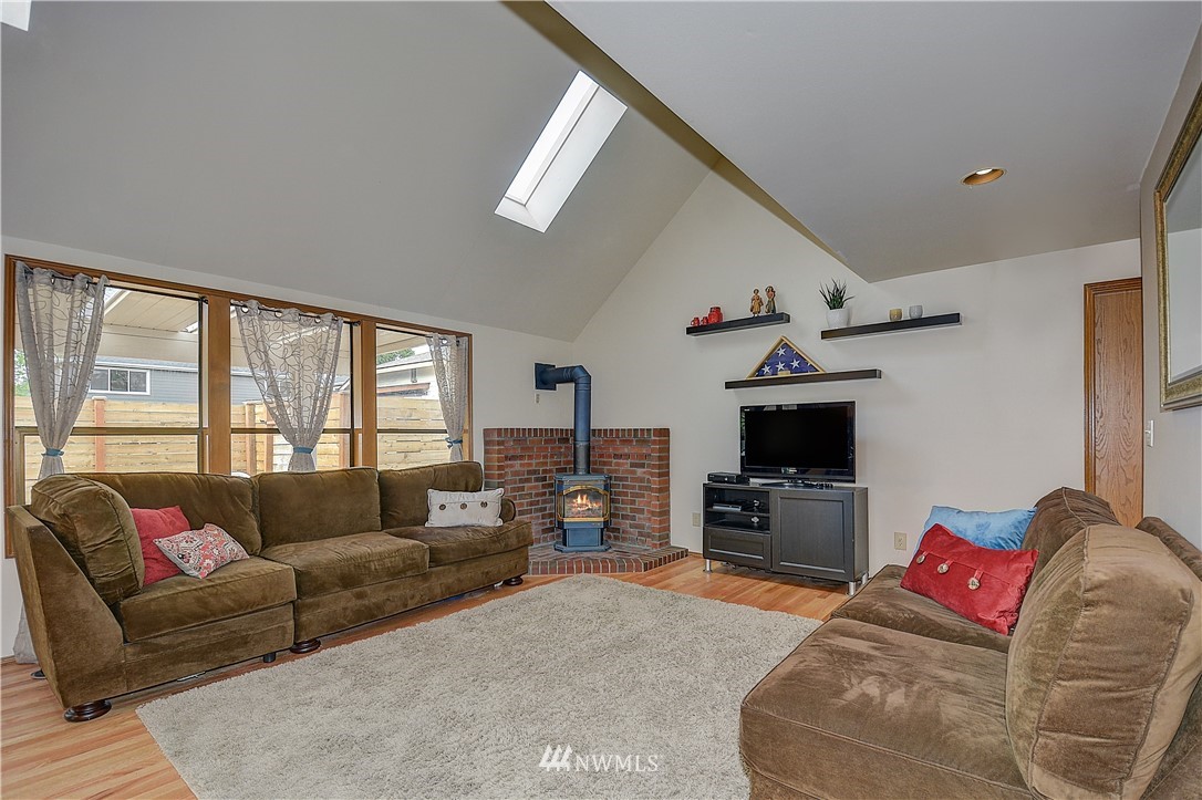 10104 Southeast 187th Street Renton, WA 98055 - Photo 9 of 25