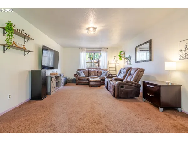 $319,000 | 40352 Holley Heights Loop, Sweet Home, OR 97386