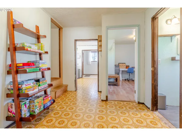 $319,000 | 40352 Holley Heights Loop, Sweet Home, OR 97386