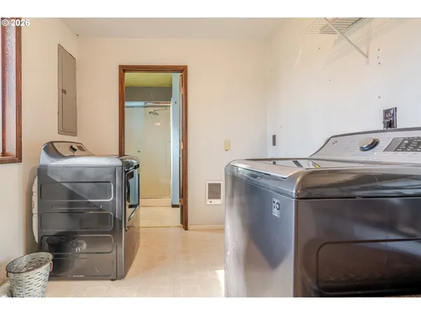 $319,000 | 40352 Holley Heights Loop, Sweet Home, OR 97386