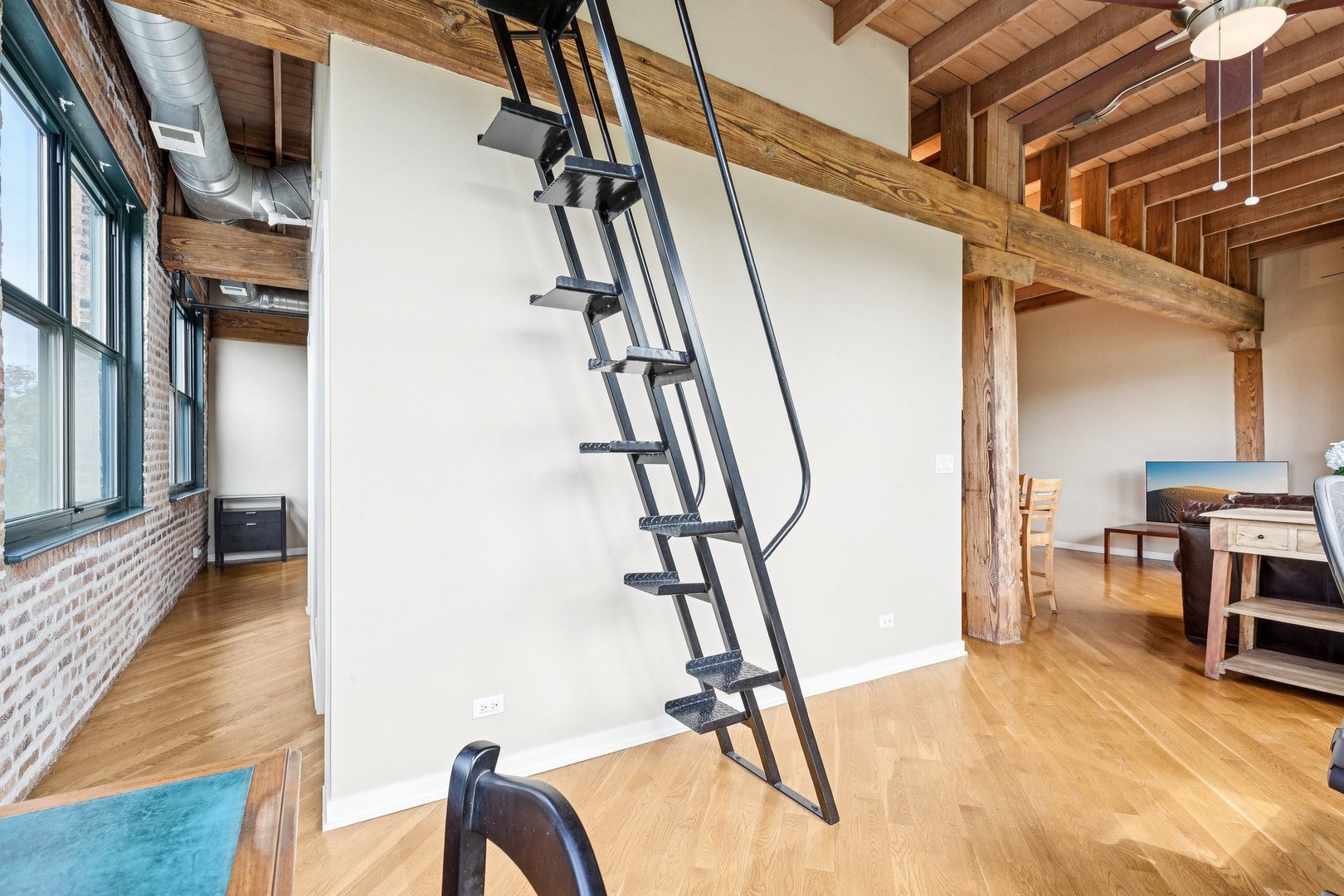 3201 North Ravenswood Avenue, Unit 301 Chicago, IL 60657 - Photo 21 of 38 a view of a room with gym equipment