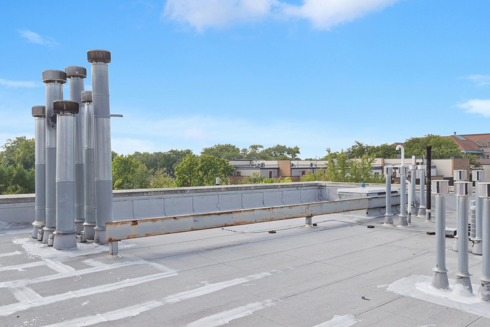 3201 North Ravenswood Avenue, Unit 301 Chicago, IL 60657 - Photo 37 of 38 a view of a terrace