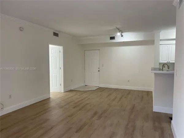 $3,116 | 6821 Southwest 44th Street, Unit 301, Miami, FL 33155
