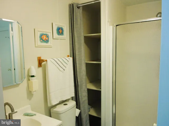 a view of empty room with window