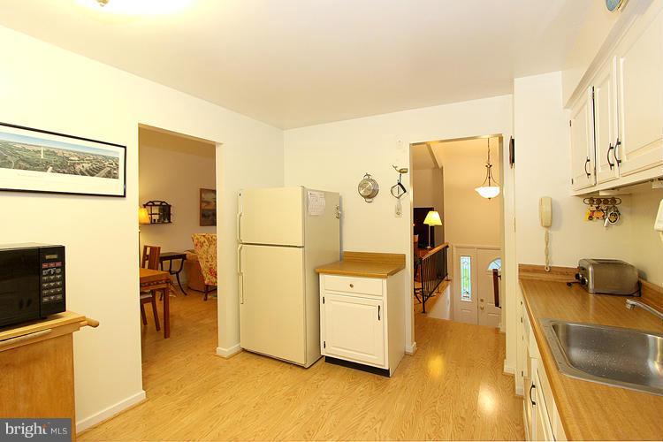 11002 Howland Drive Reston, VA 20191 - Photo 12 of 30 Kitchen
