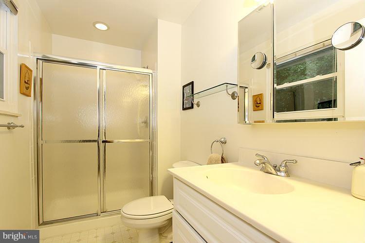 11002 Howland Drive Reston, VA 20191 - Photo 23 of 30 Bath (Master)