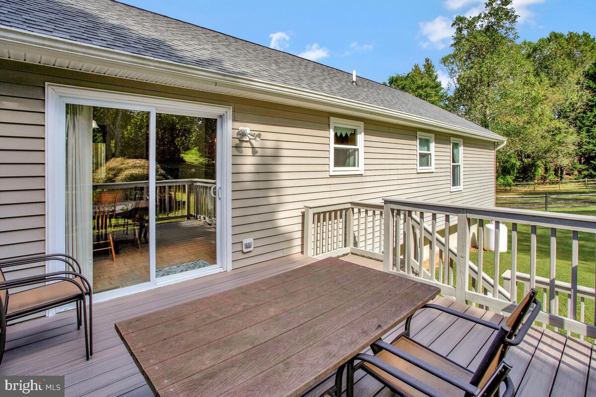 70 South View Drive Huntingtown, MD 20639 - Photo 5 of 34 a balcony with table and chairs