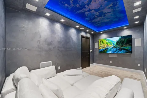 a en suite bathroom with a sink and a mirror