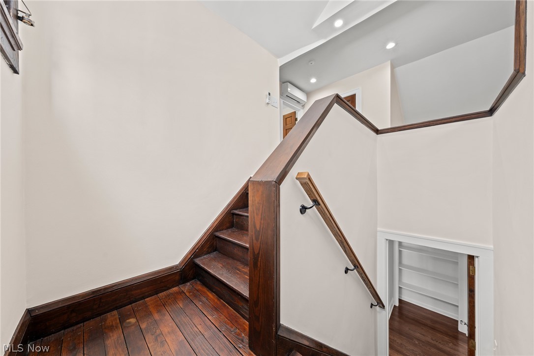 2176 Edgerton Road Cleveland, OH 44118 - Photo 31 of 48 Gallery Image 31
