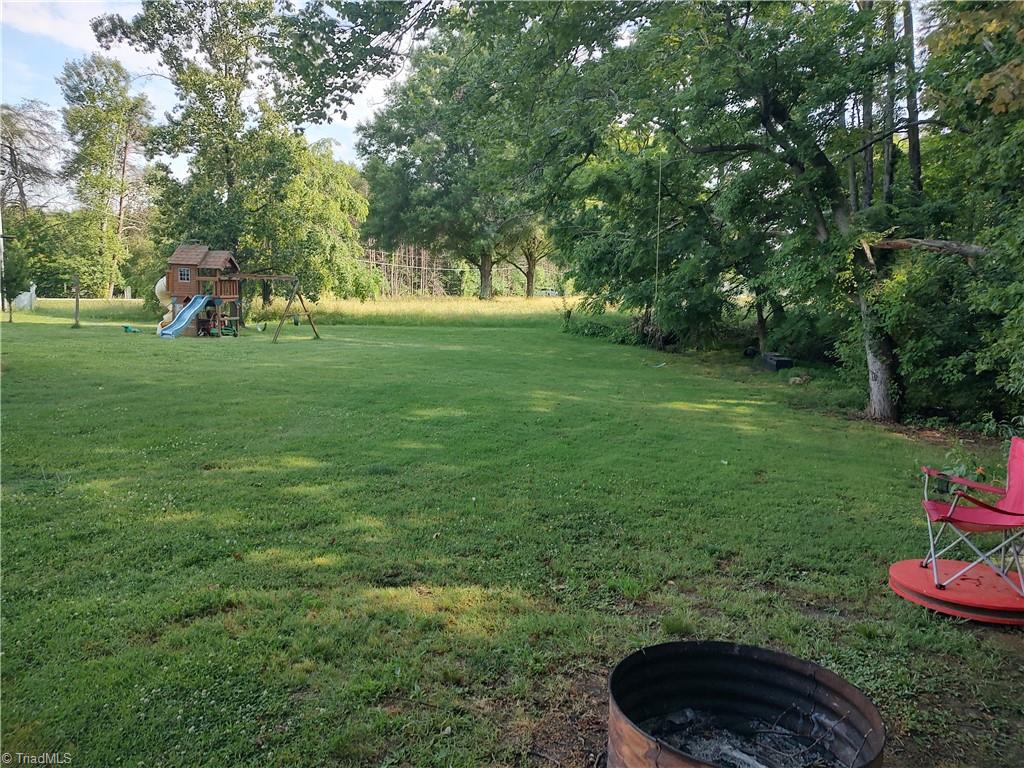 1090 Chestnut Grove Road King, NC 27021 - Photo 23 of 26