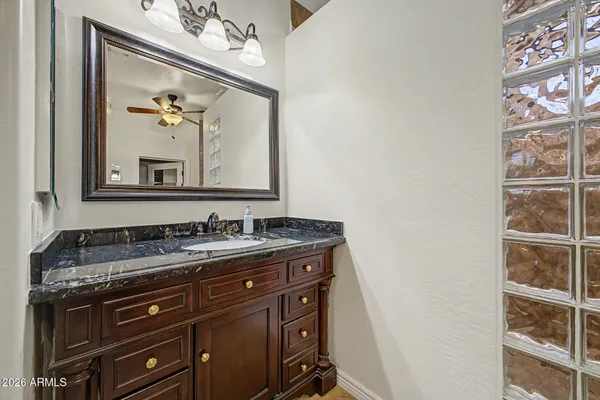 $889,000 | 134 East Frances Lane, Gilbert, AZ 85295