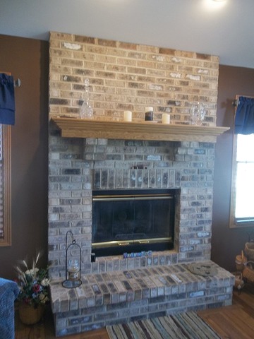 1232 Pickwick Drive Rochelle, IL 61068 - Photo 5 of 16 a living room with a fireplace