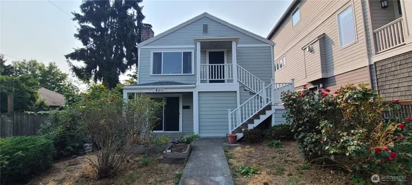 $2,200 | 8011 12th Avenue Northeast, Unit LL, Seattle, WA 98115