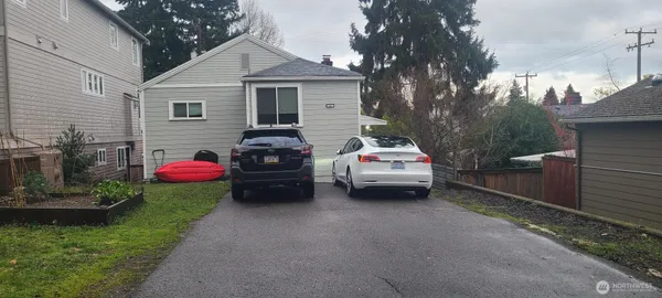 $2,200 | 8011 12th Avenue Northeast, Unit LL, Seattle, WA 98115