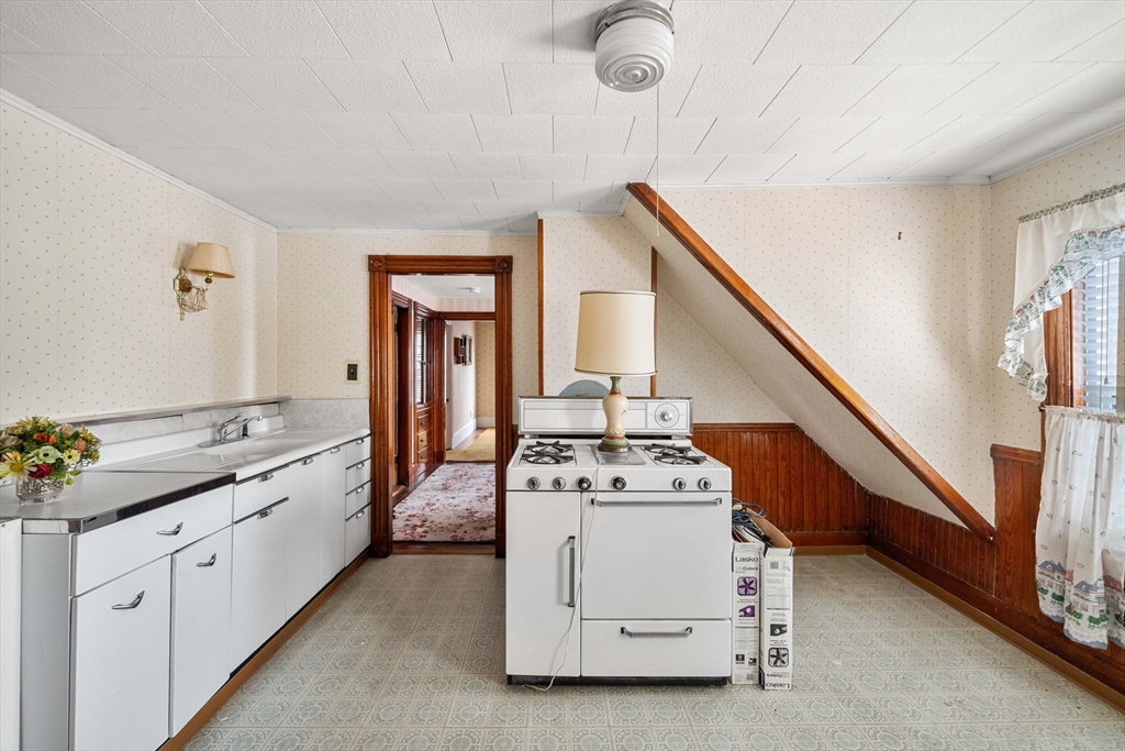 18 Raddin Grove Avenue Lynn, MA 01905 - Photo 25 of 42