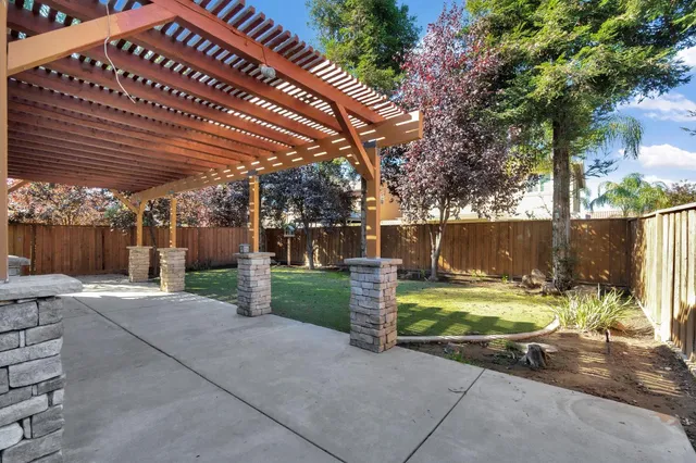 $415,500 | 692 Blueberry Lane, Madera, CA 93638