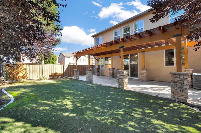 $415,500 | 692 Blueberry Lane, Madera, CA 93638