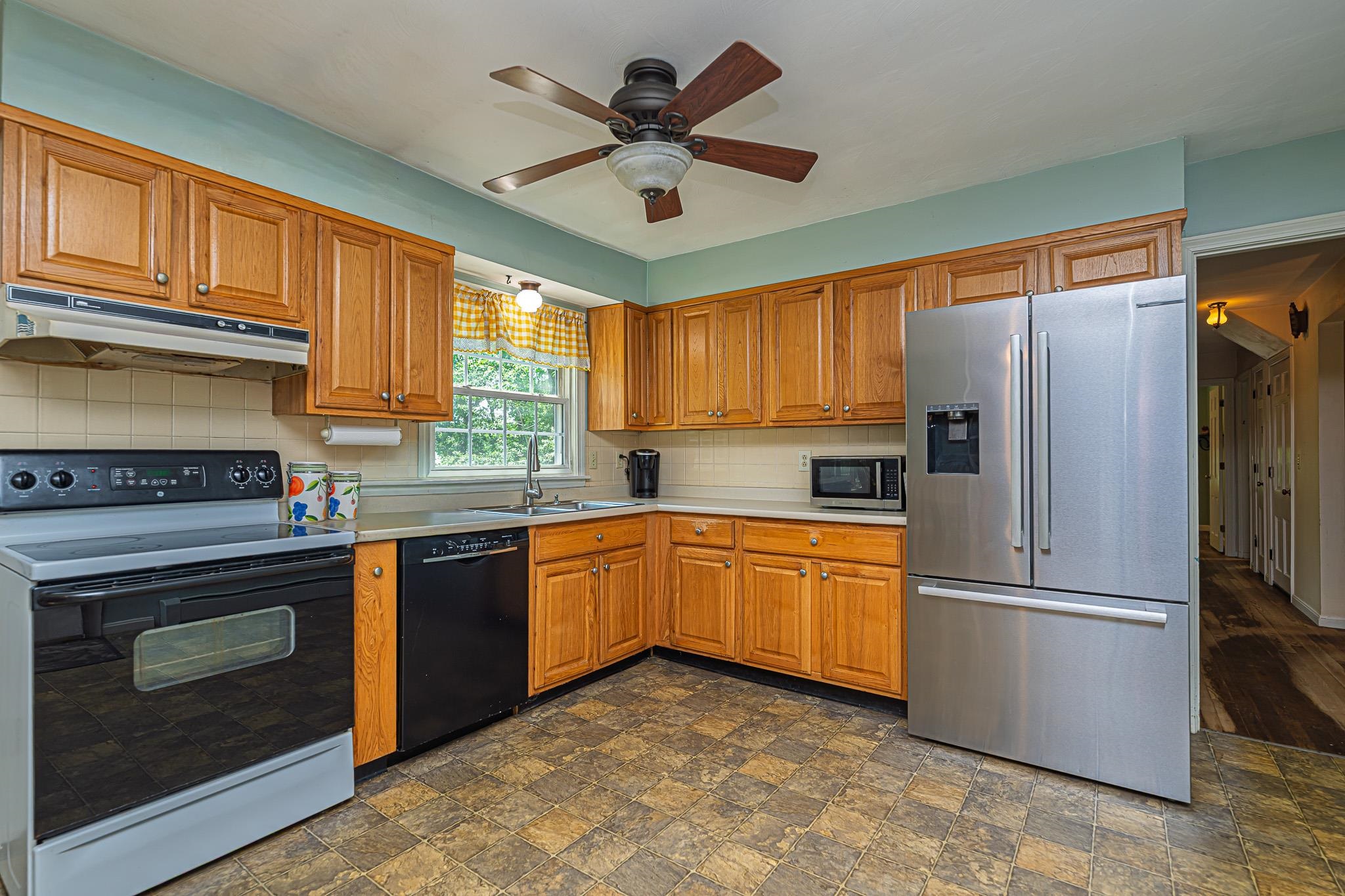7 Squamscott Road Stratham, NH 03885 - Photo 5 of 46