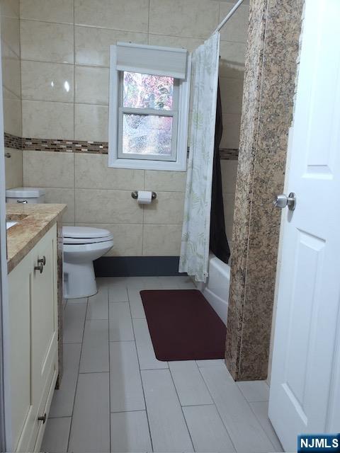 99 Knickerbocker Road Demarest, NJ 07627 - Photo 8 of 10 a bathroom with a toilet and a shower