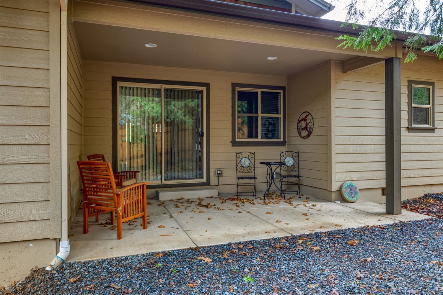 1100 Andrews Road Jacksonville, OR 97530 - Photo 11 of 24 Back covered patio