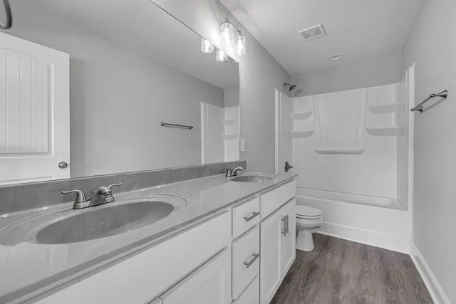 an empty room with a fan & a ceiling fan