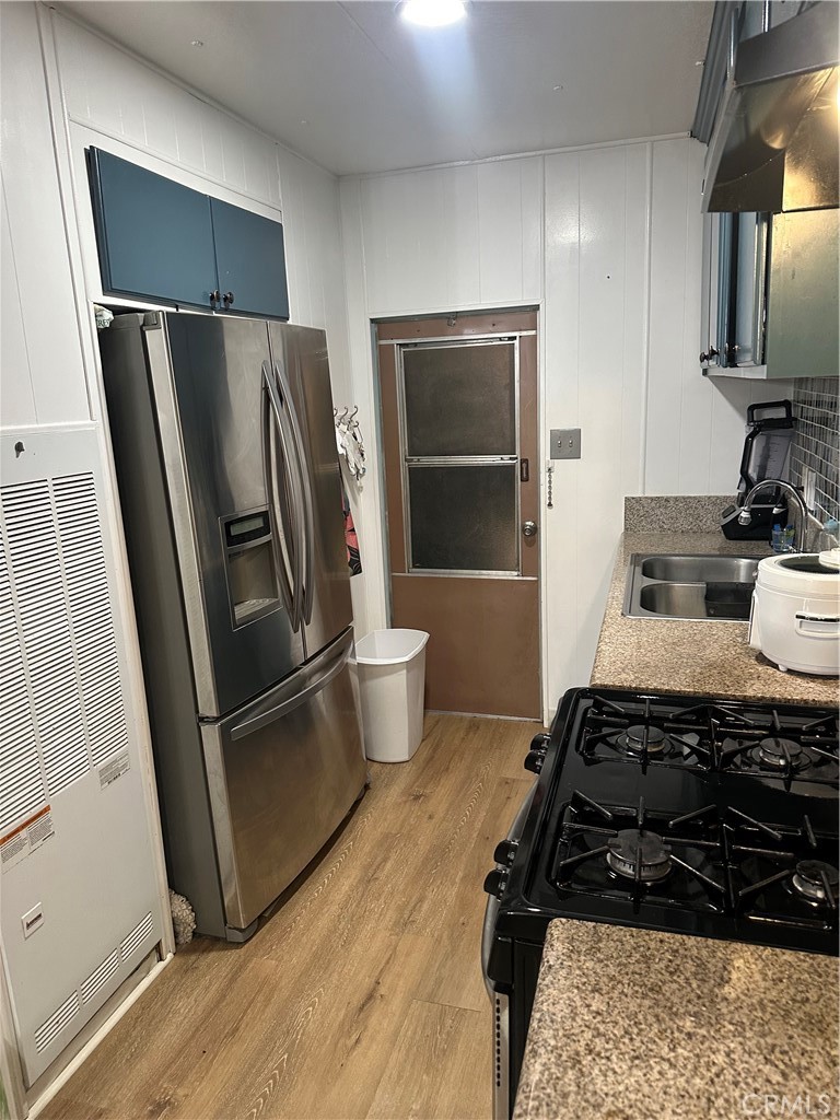250 North Linden Avenue, Unit 148 Rialto, CA 92376 - Photo 3 of 17 a kitchen with sink and stainless steel appliances