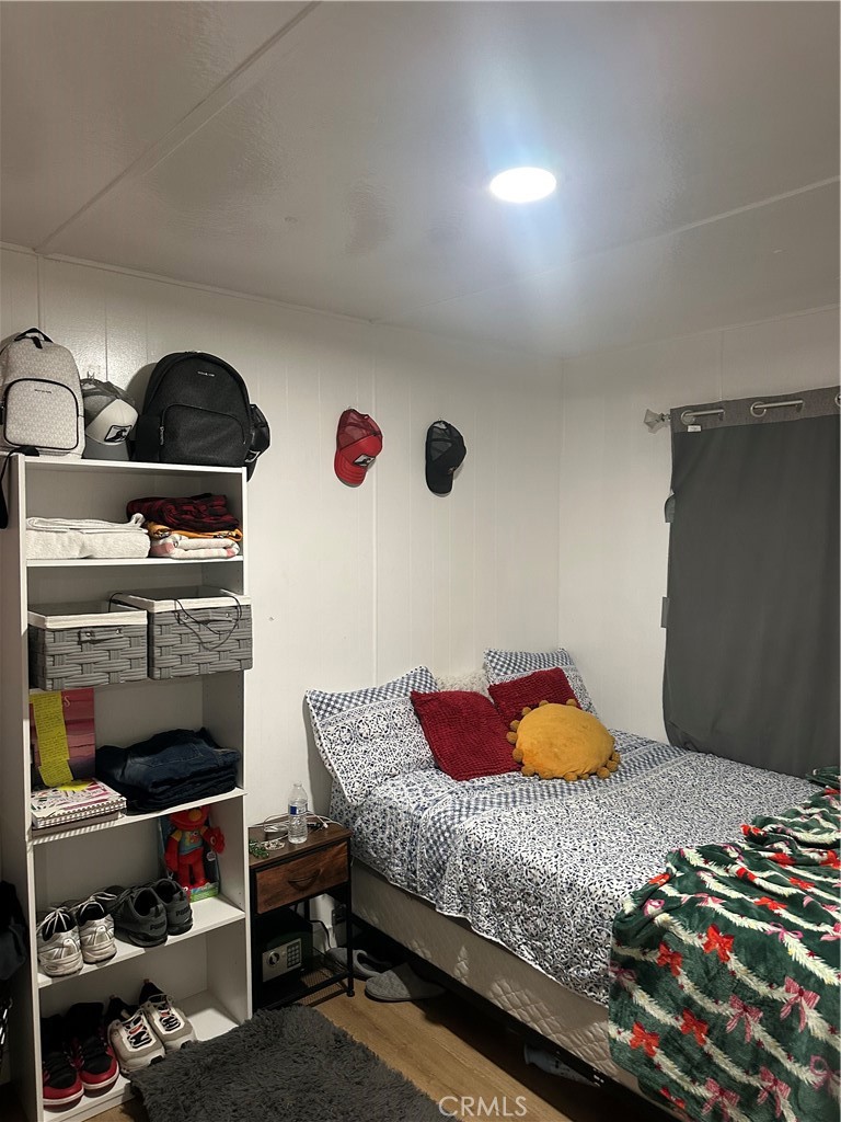 250 North Linden Avenue, Unit 148 Rialto, CA 92376 - Photo 10 of 17 a bedroom with a bed and a dresser