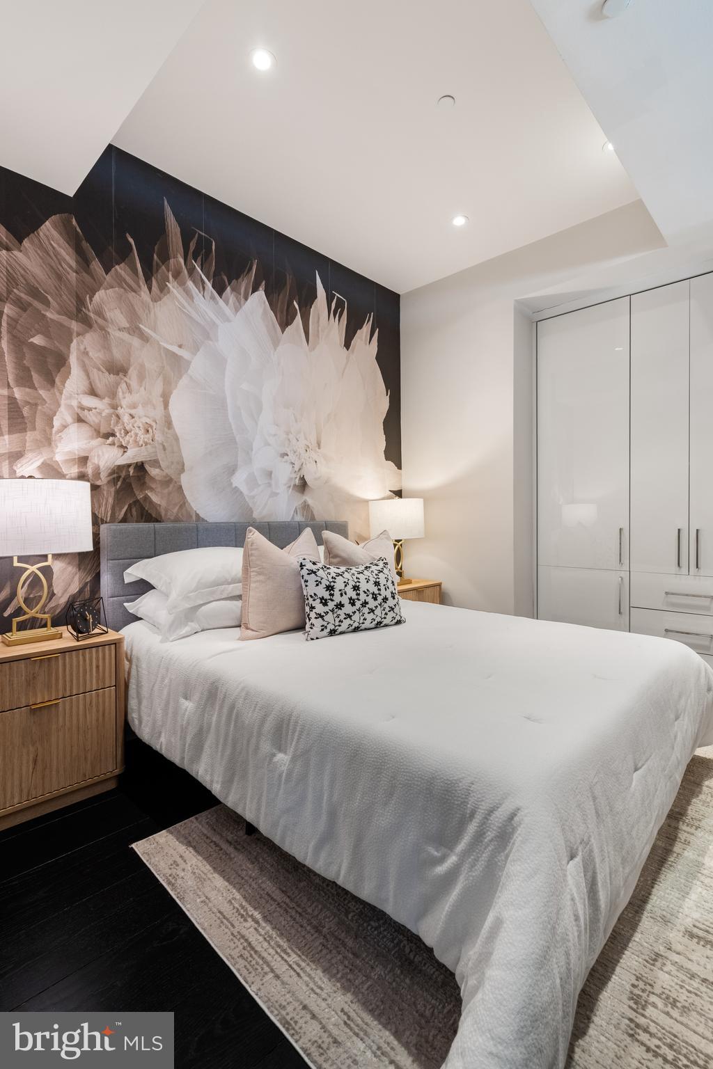 11990 Market Street, Unit 2101 Reston, VA 20190 - Photo 29 of 103 Custom wall treatment