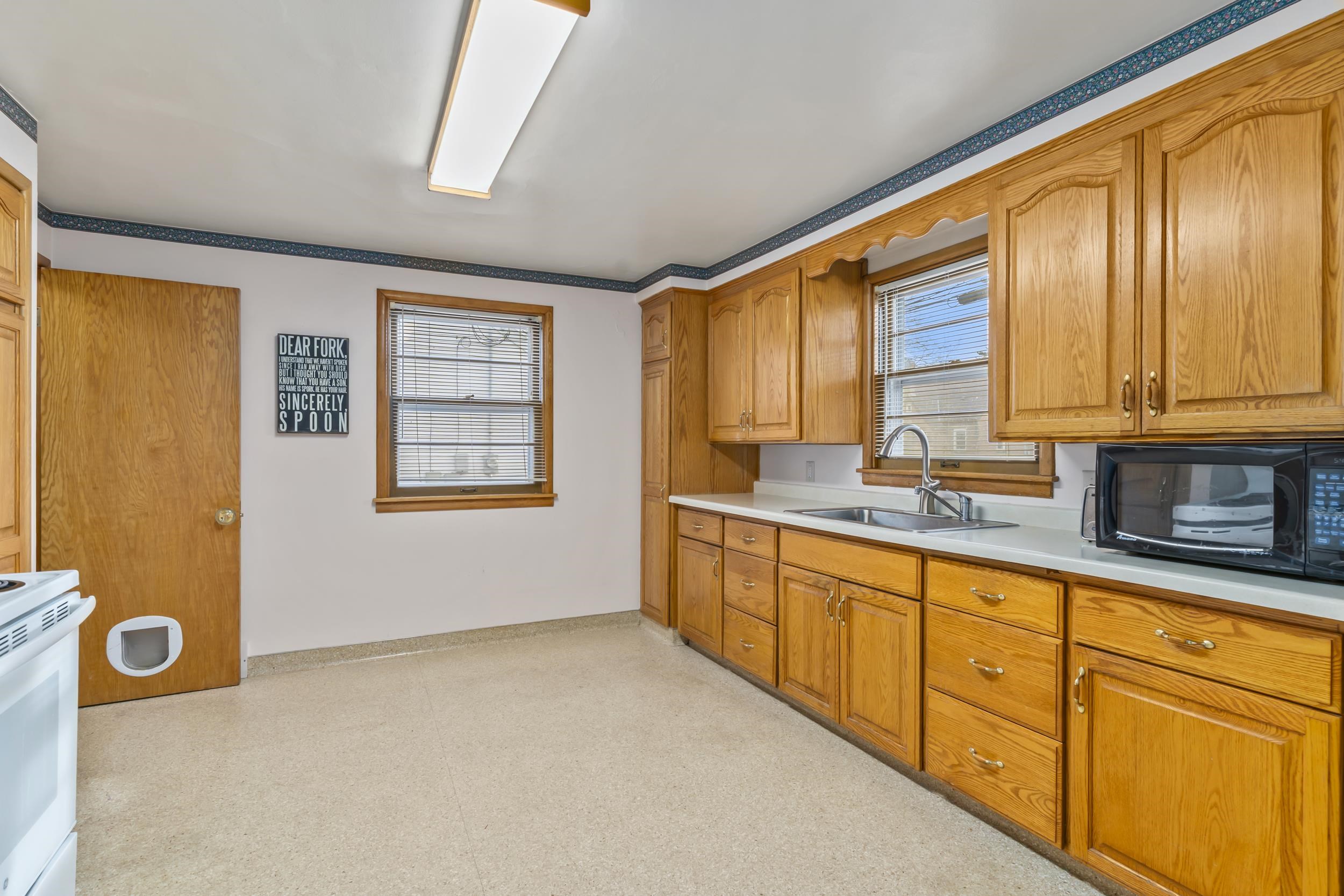 418 North Outagamie Street Appleton, WI 54914 - Photo 5 of 32