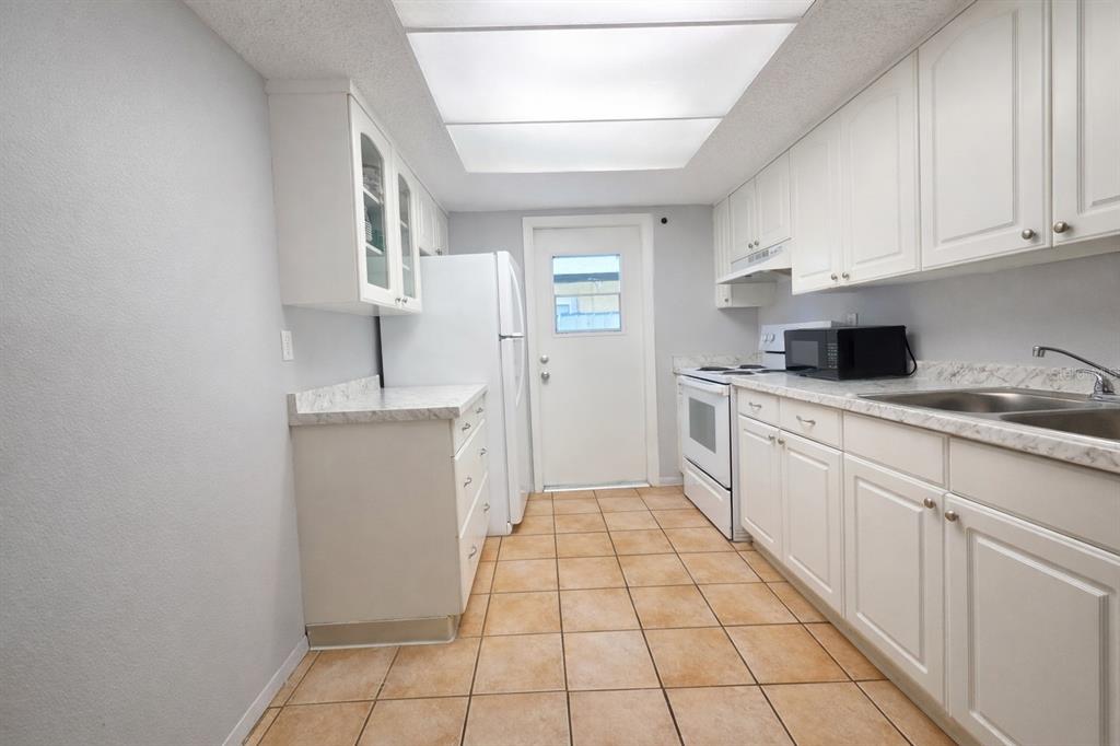 3201 Dryer Avenue Largo, FL 33770 - Photo 2 of 10