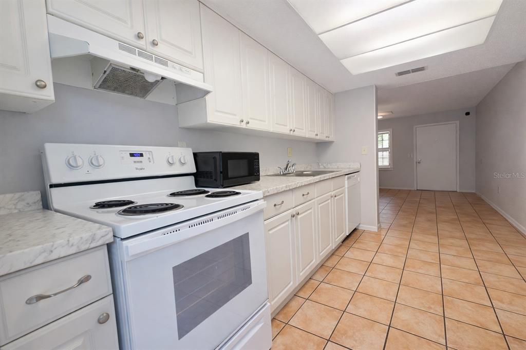 3201 Dryer Avenue Largo, FL 33770 - Photo 3 of 10