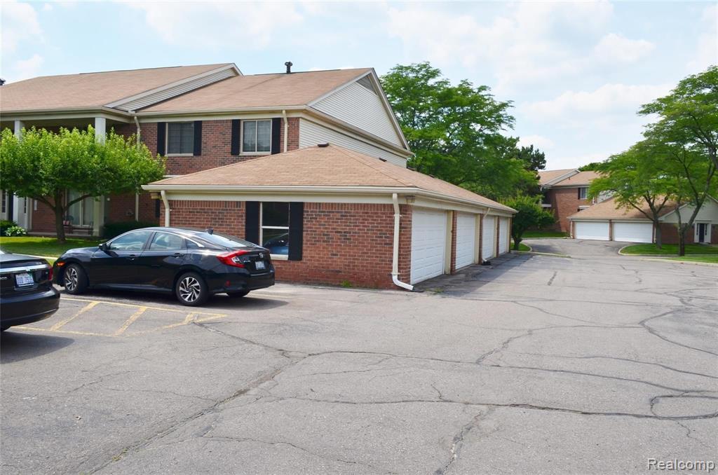 29602 Middlebelt Road, Unit 2801 Farmington Hills, MI 48334 - Photo 1 of 42