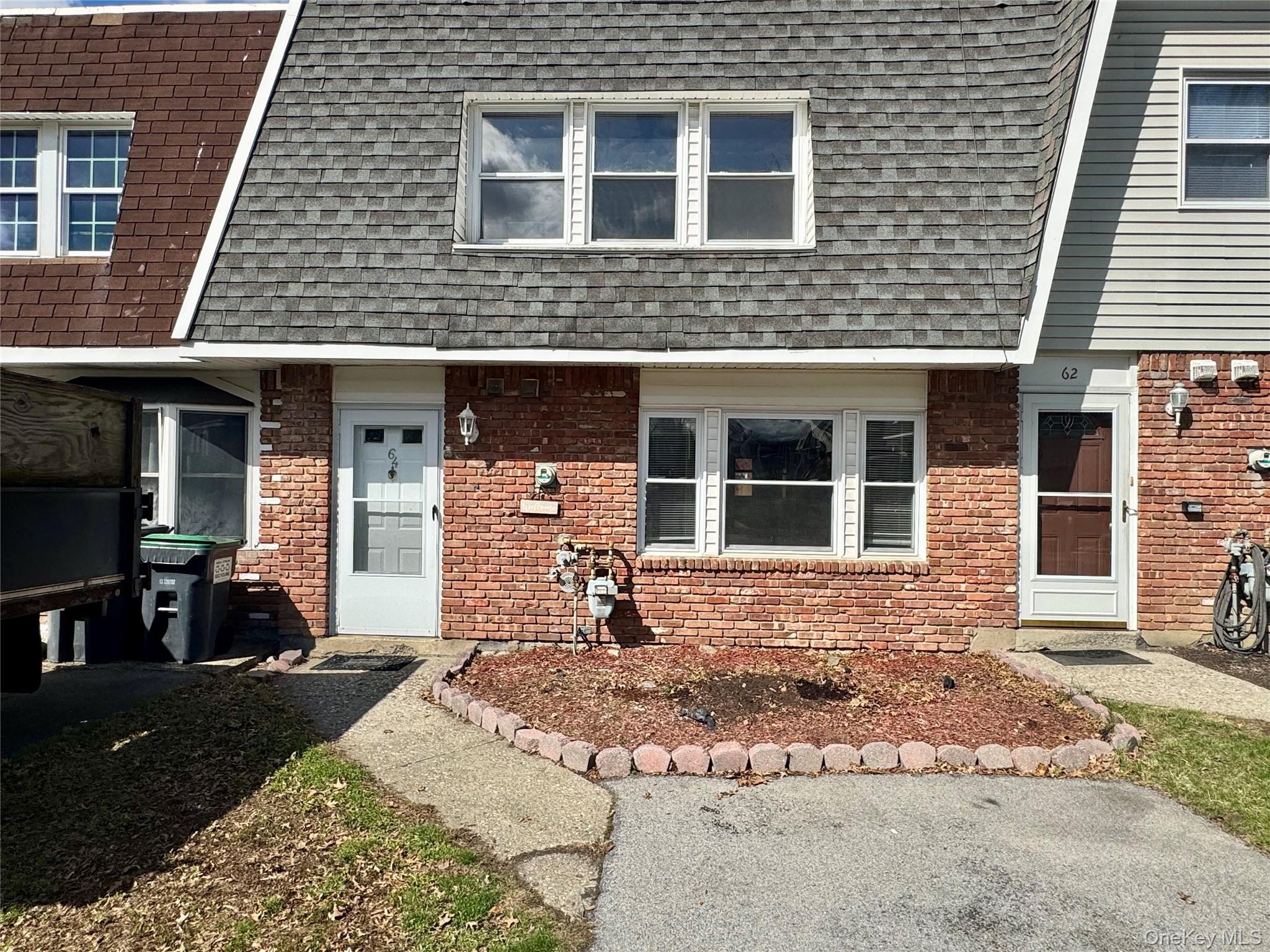 64 Patio Road Middletown, NY 10941 - Photo 2 of 28