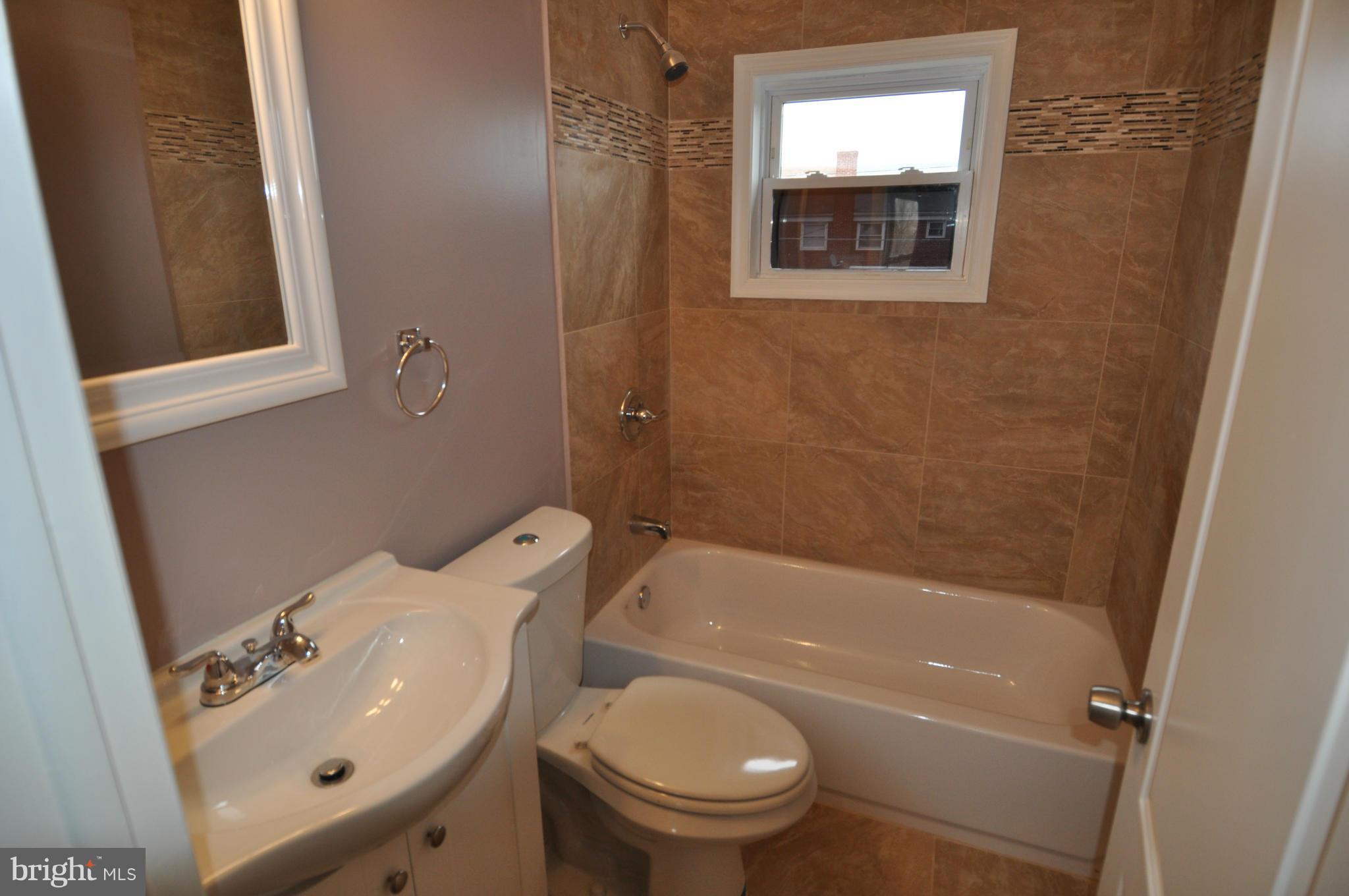 2011 Inverton Road Baltimore, MD 21222 - Photo 13 of 28 Bath
