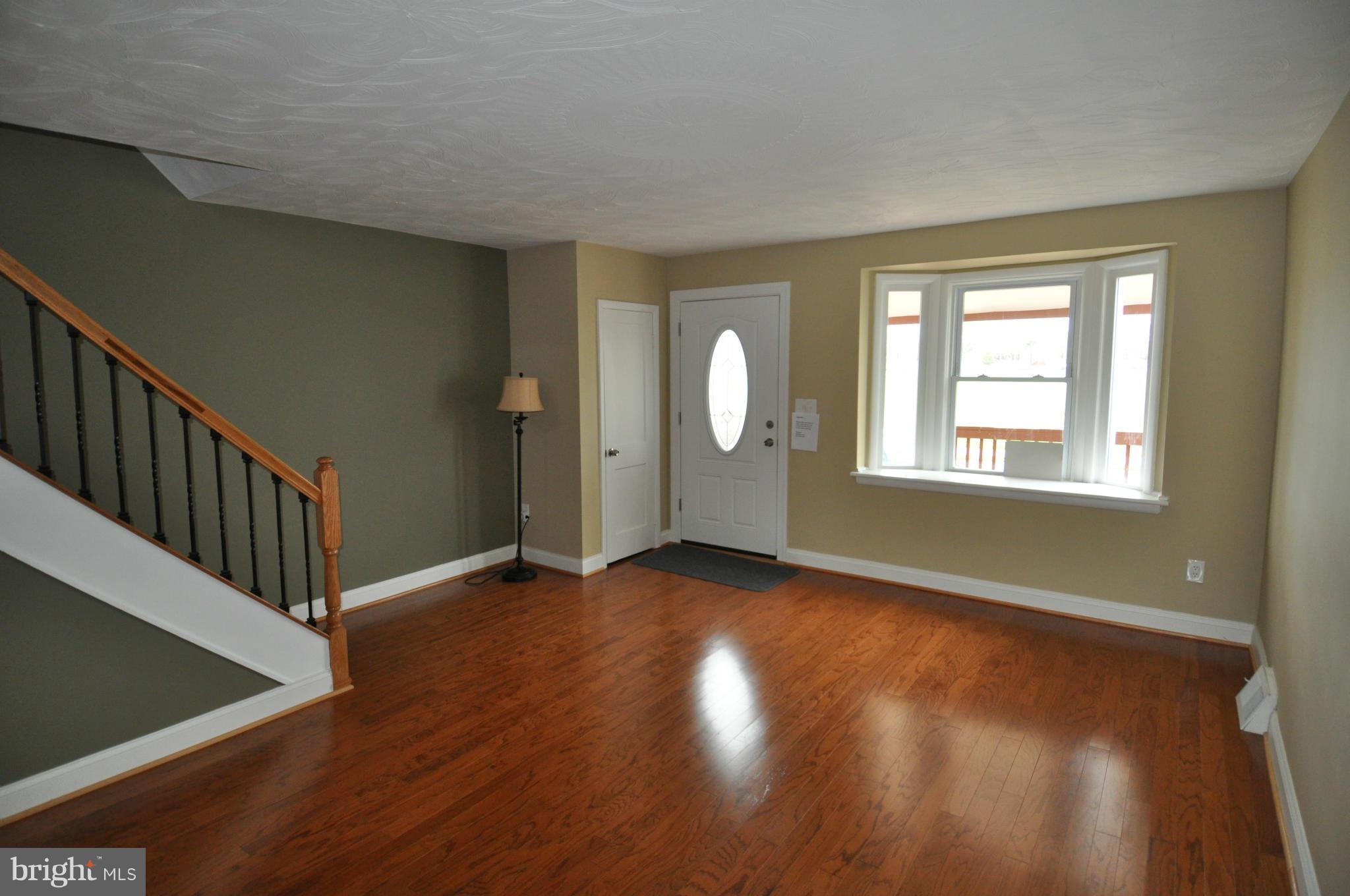 2011 Inverton Road Baltimore, MD 21222 - Photo 4 of 28 Living Room