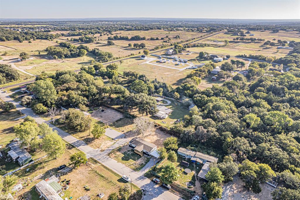 123 Kelly Azle, TX 76020 - Photo 7 of 28 a view of an ocean