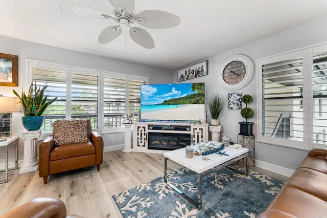 $179,900 | 211 Southwest South River Drive, Unit 205, Stuart, FL 34997