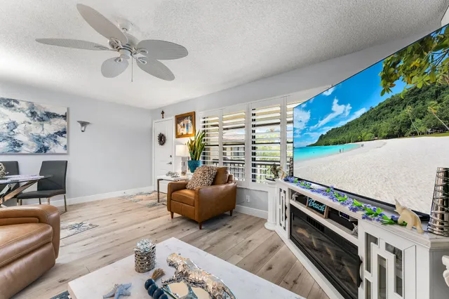 $179,900 | 211 Southwest South River Drive, Unit 205, Stuart, FL 34997