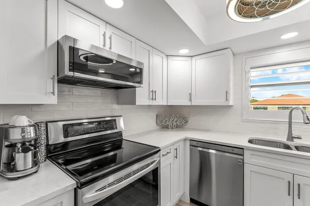 $179,900 | 211 Southwest South River Drive, Unit 205, Stuart, FL 34997