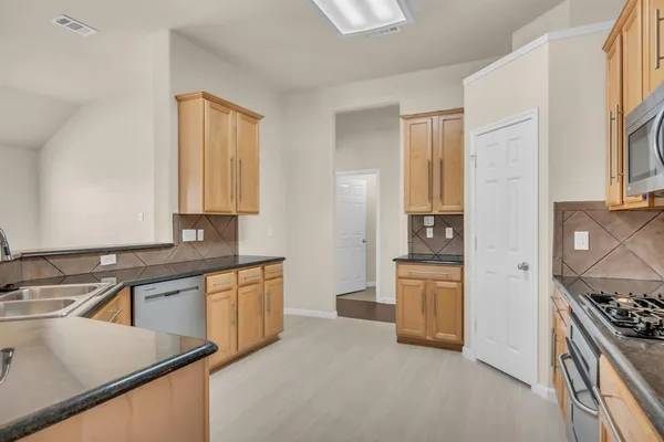 $2,475 | 9941 Voss Avenue, Fort Worth, TX 76244