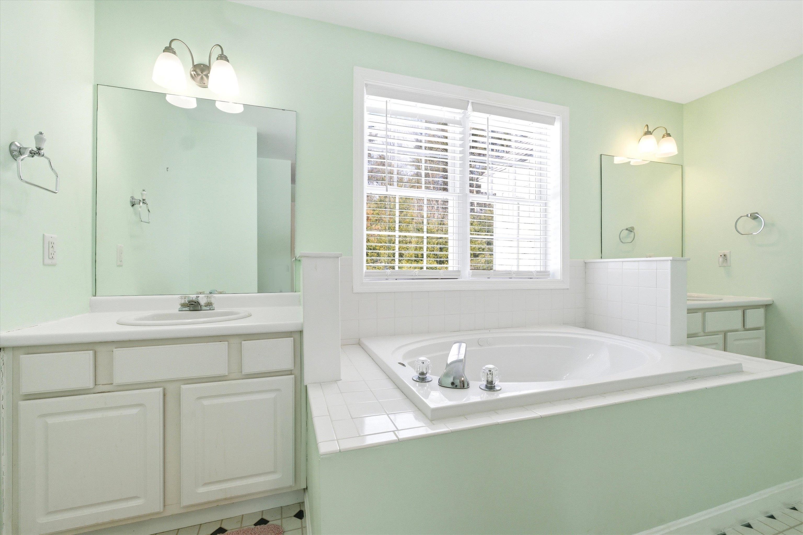 6 Patricia Lane Amherst, NH 03031 - Photo 17 of 33