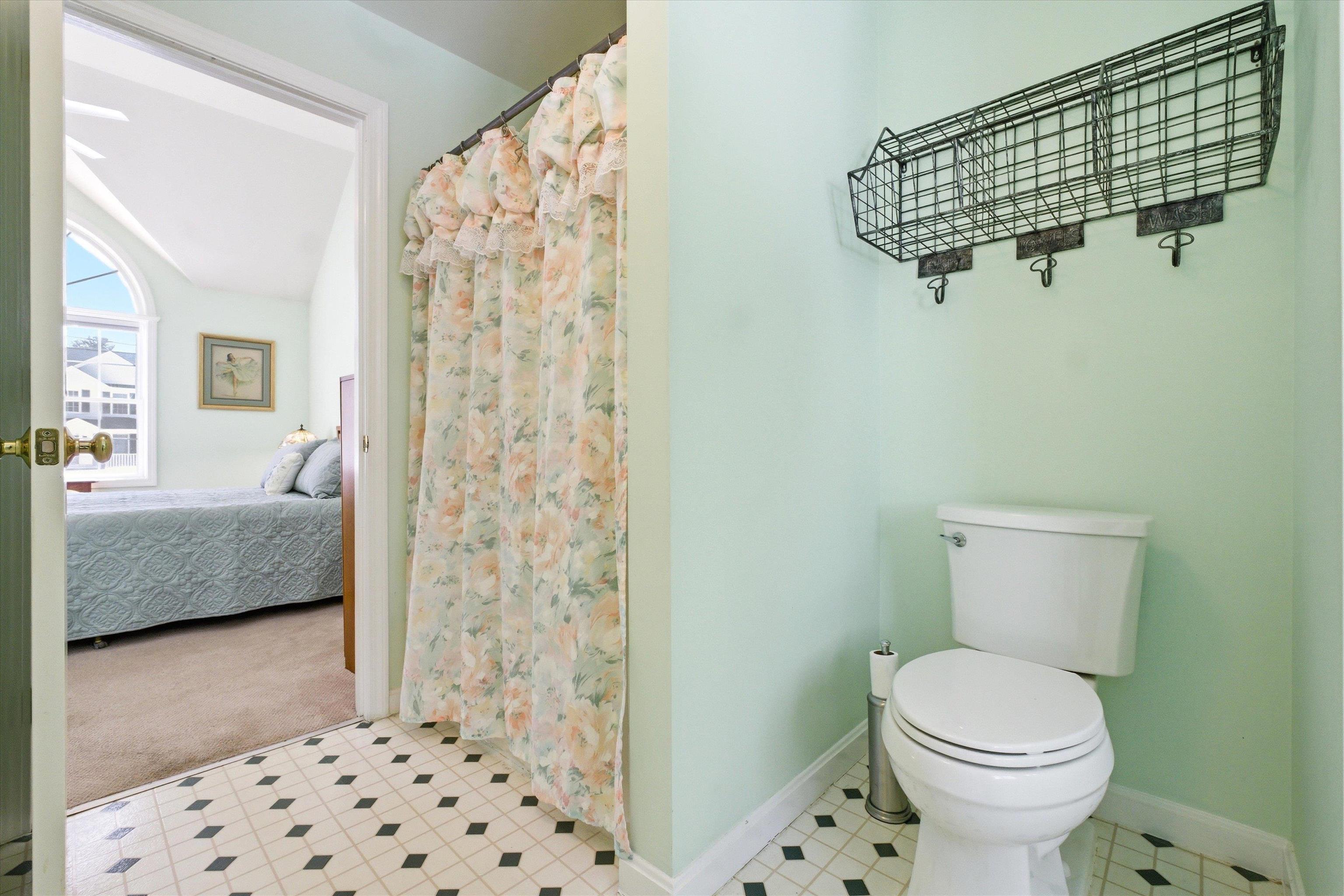 6 Patricia Lane Amherst, NH 03031 - Photo 18 of 33