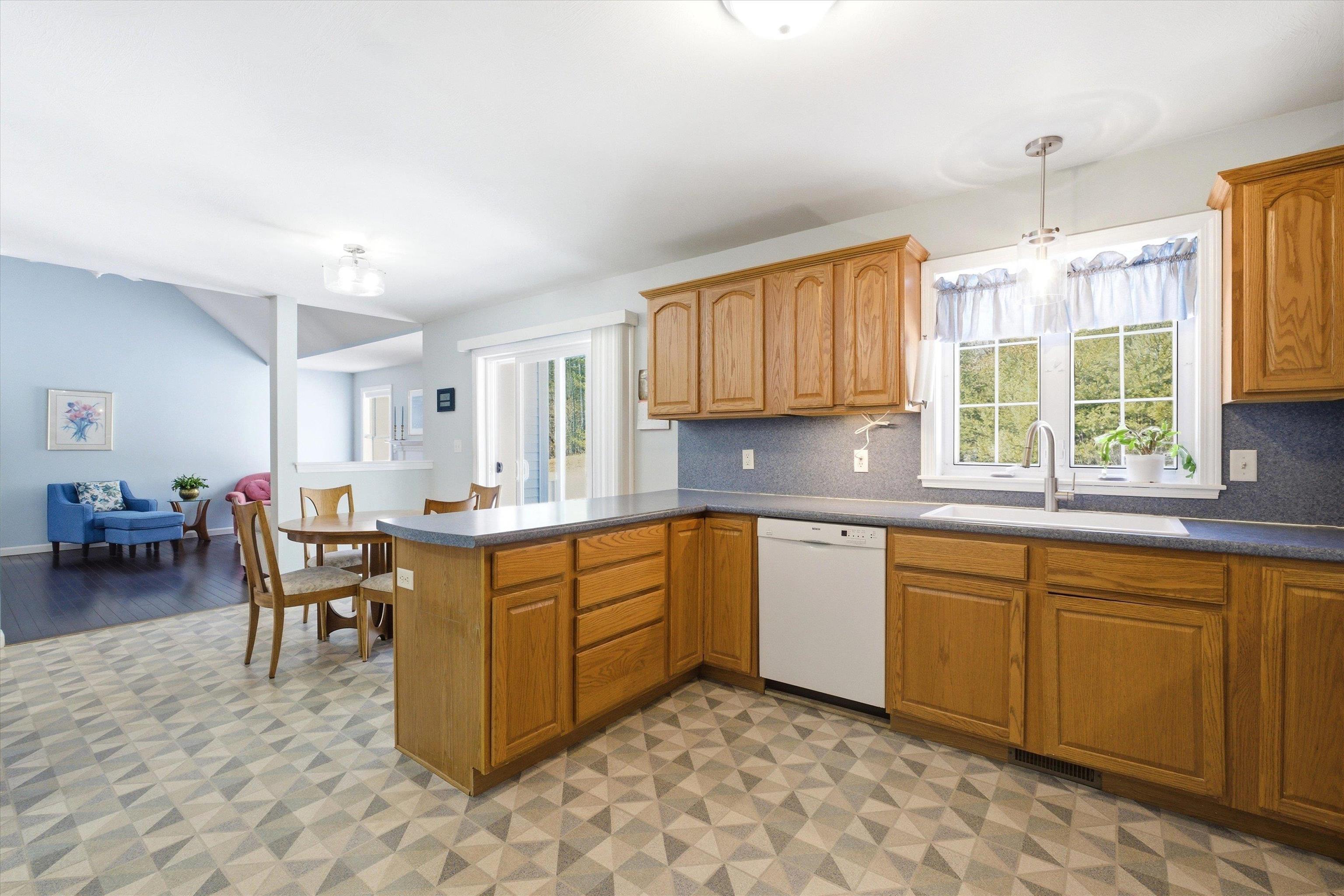 6 Patricia Lane Amherst, NH 03031 - Photo 8 of 33