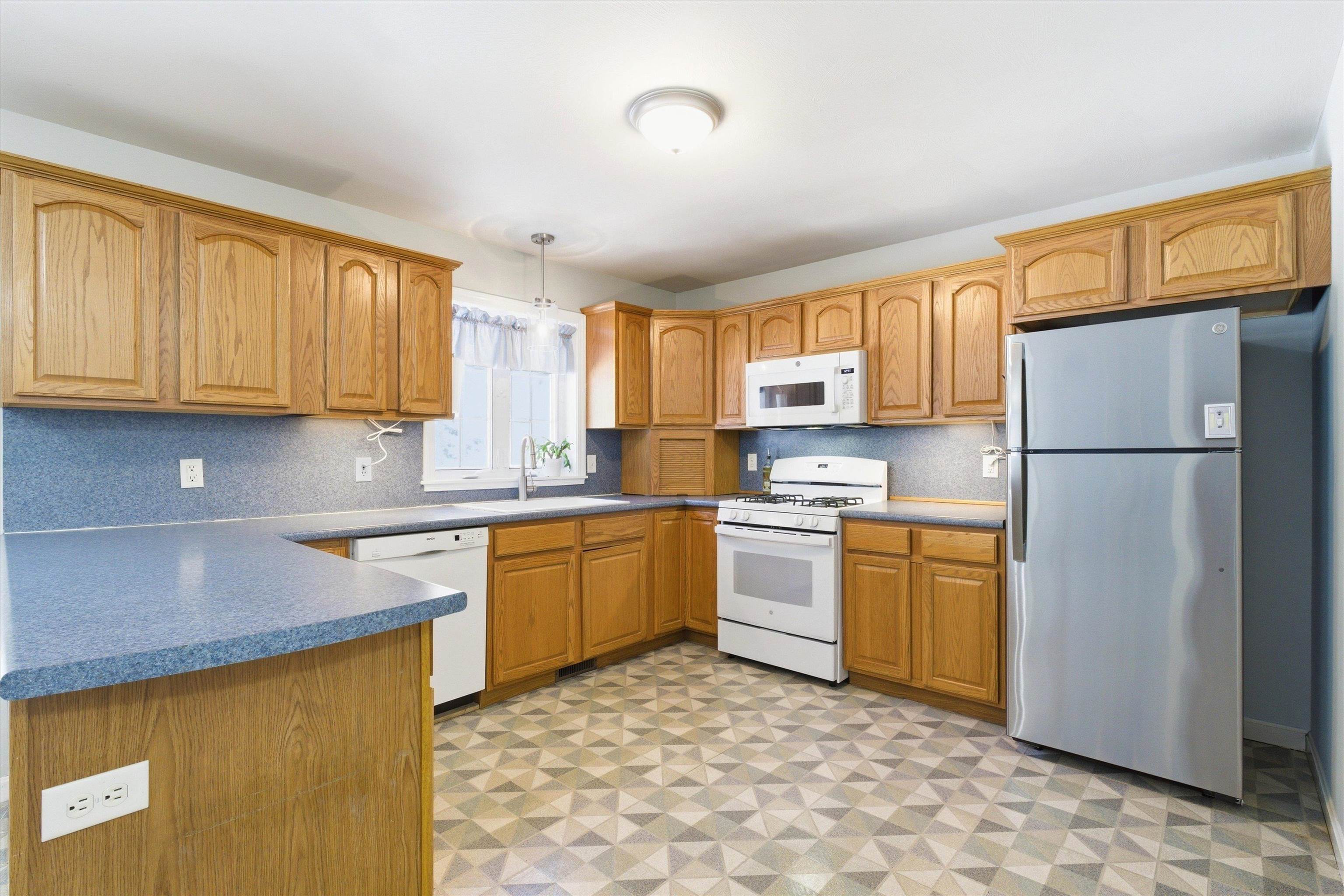 6 Patricia Lane Amherst, NH 03031 - Photo 9 of 33