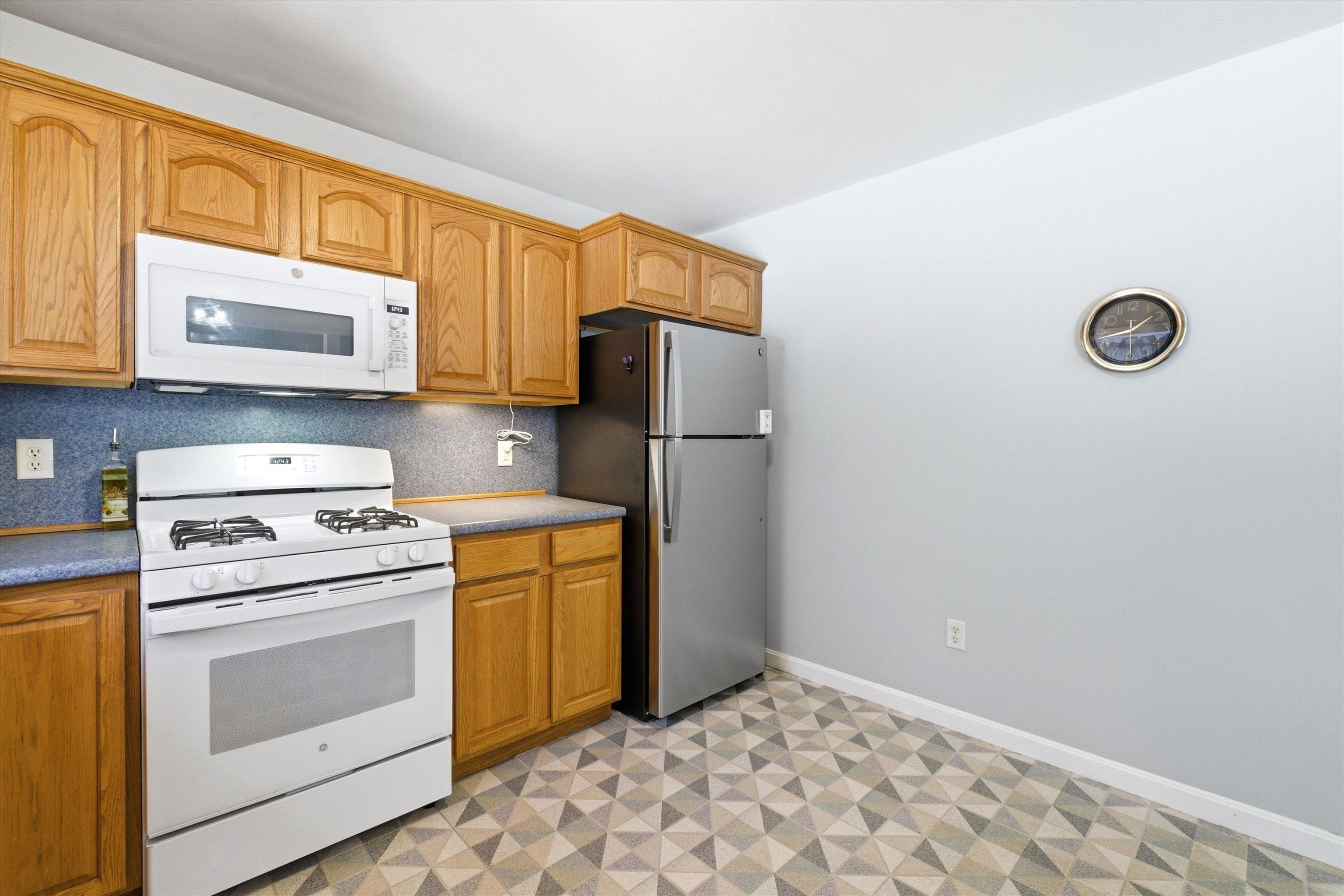 6 Patricia Lane Amherst, NH 03031 - Photo 10 of 33