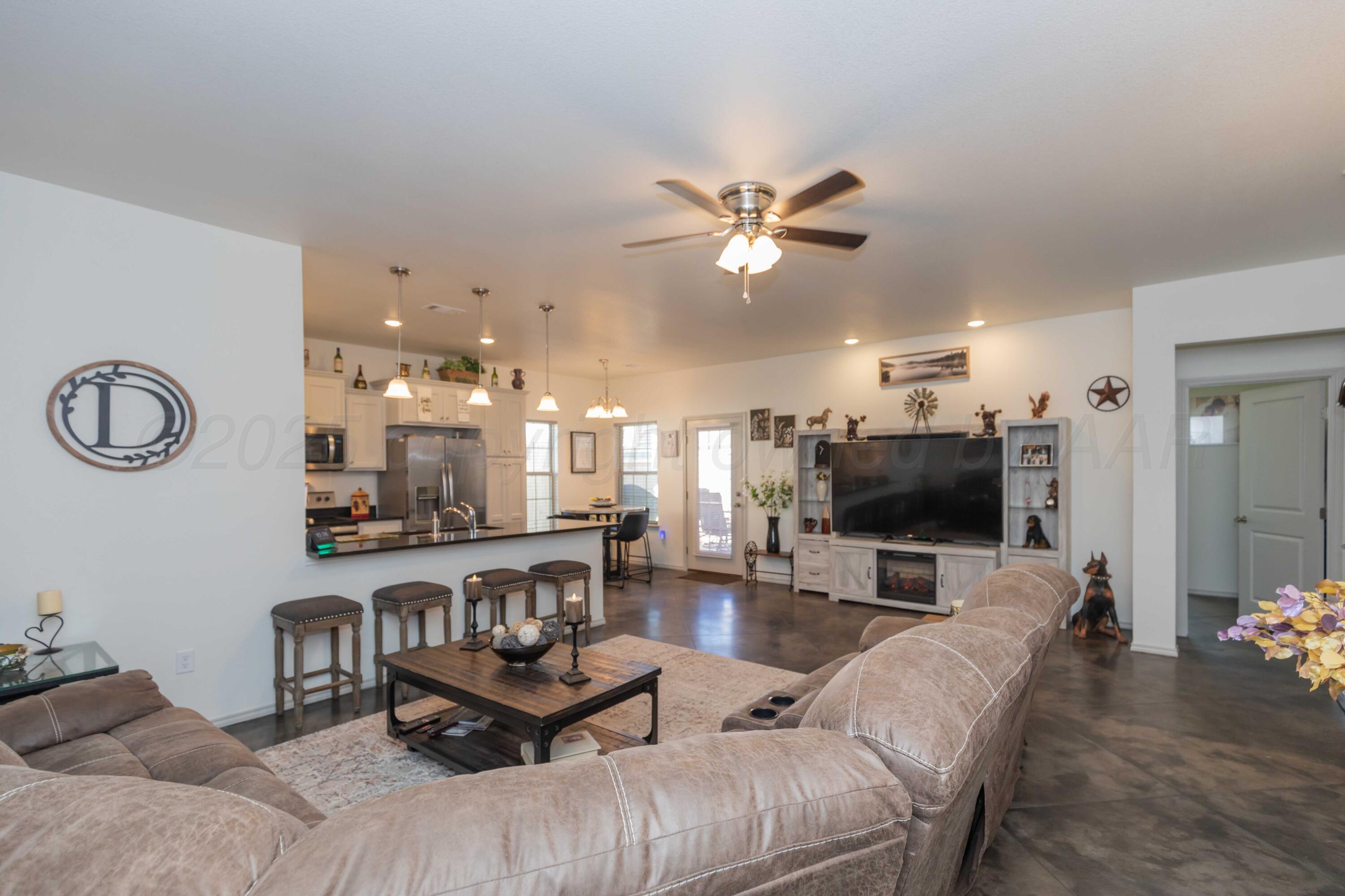 5013 Ratliff Street Amarillo, TX 79118 - Photo 3 of 28 LIVING ROOM VIEW 2 (10)