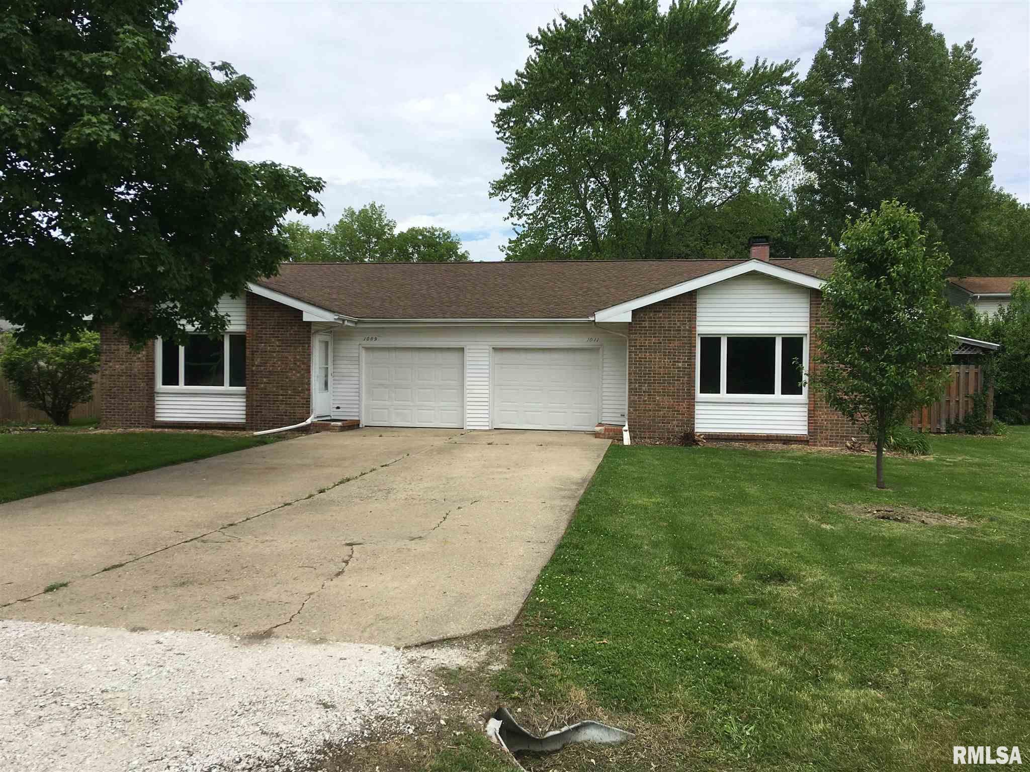 1009-1011 Hoechester Road Springfield, IL 62712 - Photo 1 of 14 Gallery Image 1