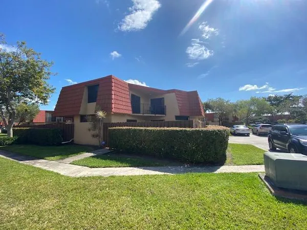 $2,475 | 8361 Trent Court, Unit A, Boca Raton, FL 33433