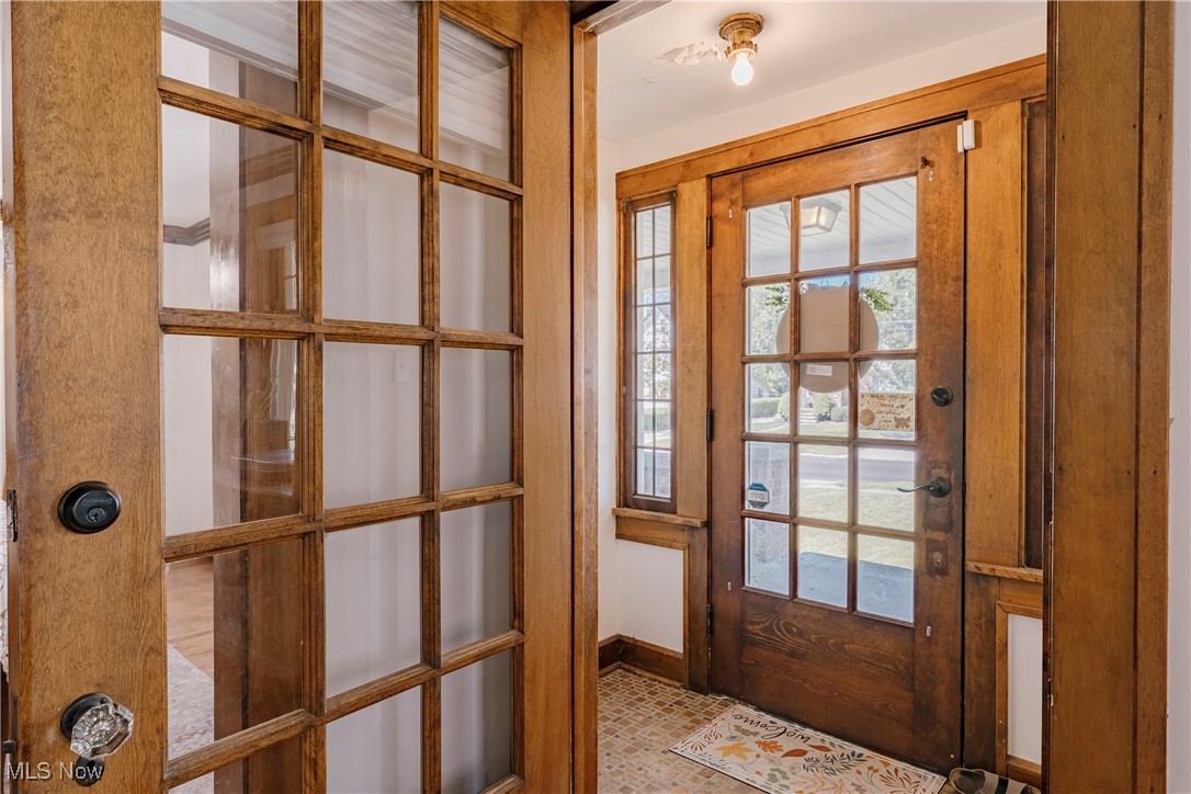 5118 Spencer Road Cleveland, OH 44124 - Photo 5 of 46