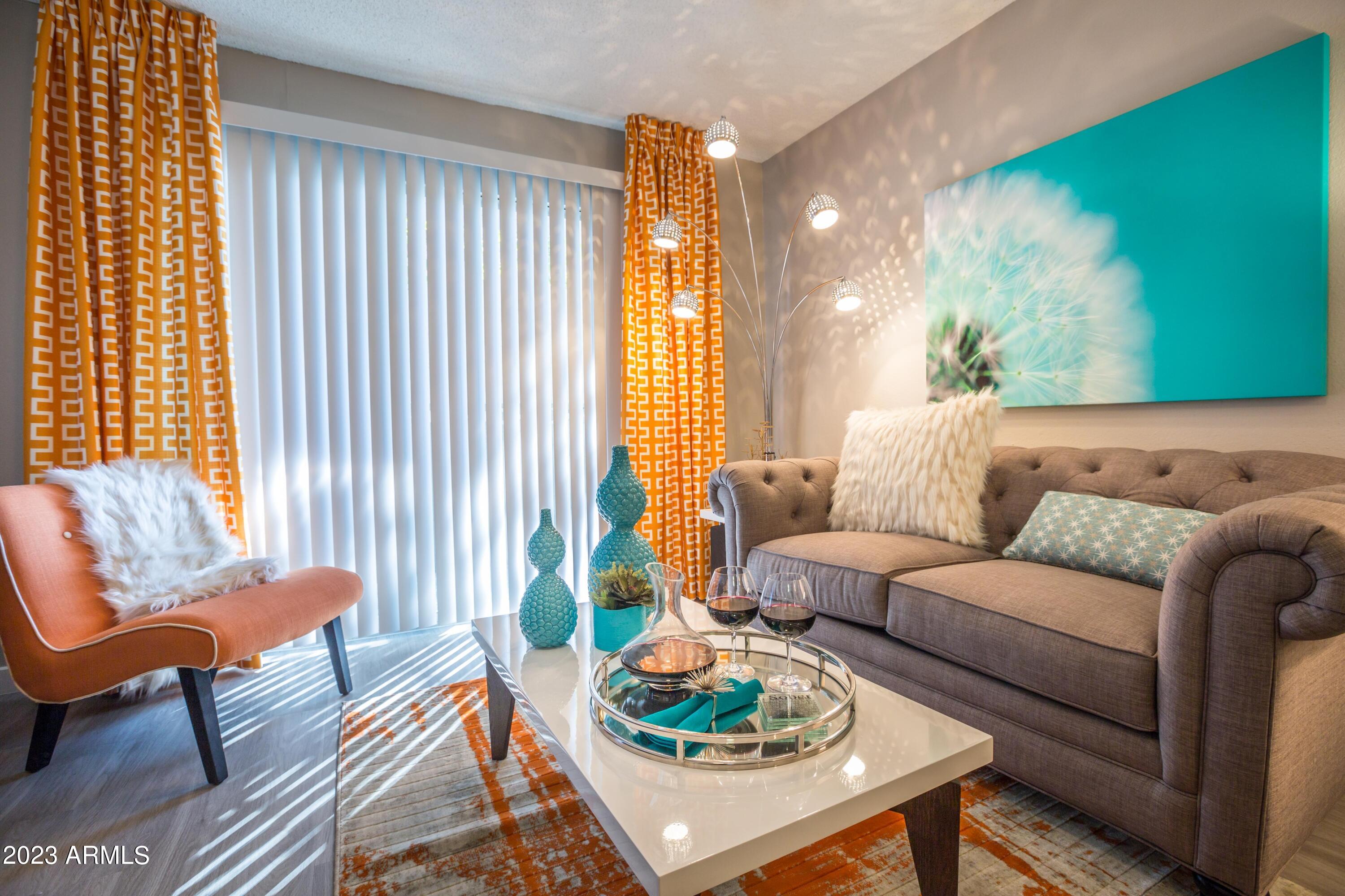 5615 North 7th Street, Unit 1 Phoenix, AZ 85020 - Photo 2 of 6 Living Room